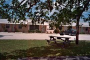 AFFORDABLER RESORT JUST 1 MILE TO ANNA MARIA ISLAND IN BRADENTON FL